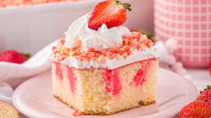 strawberry crunch poke cake 21.jpg
