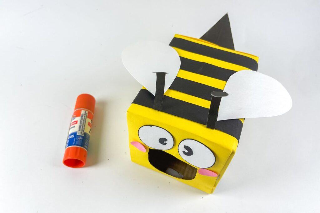 bee pieces on valentines box